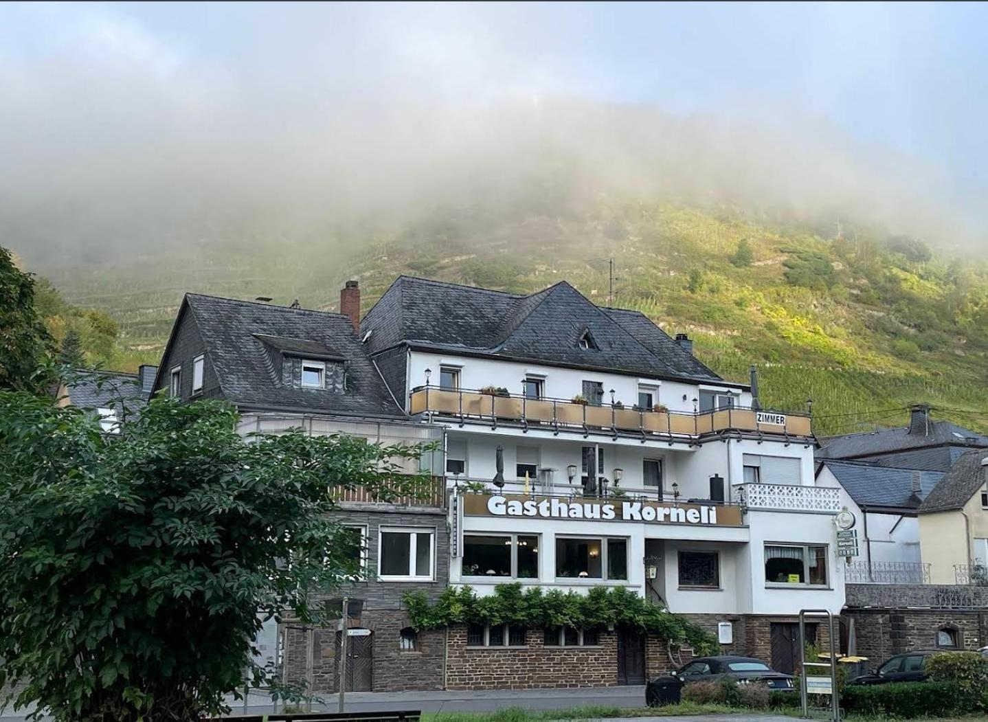 Gasthaus Korneli Hotel Sankt Aldegund Exterior photo